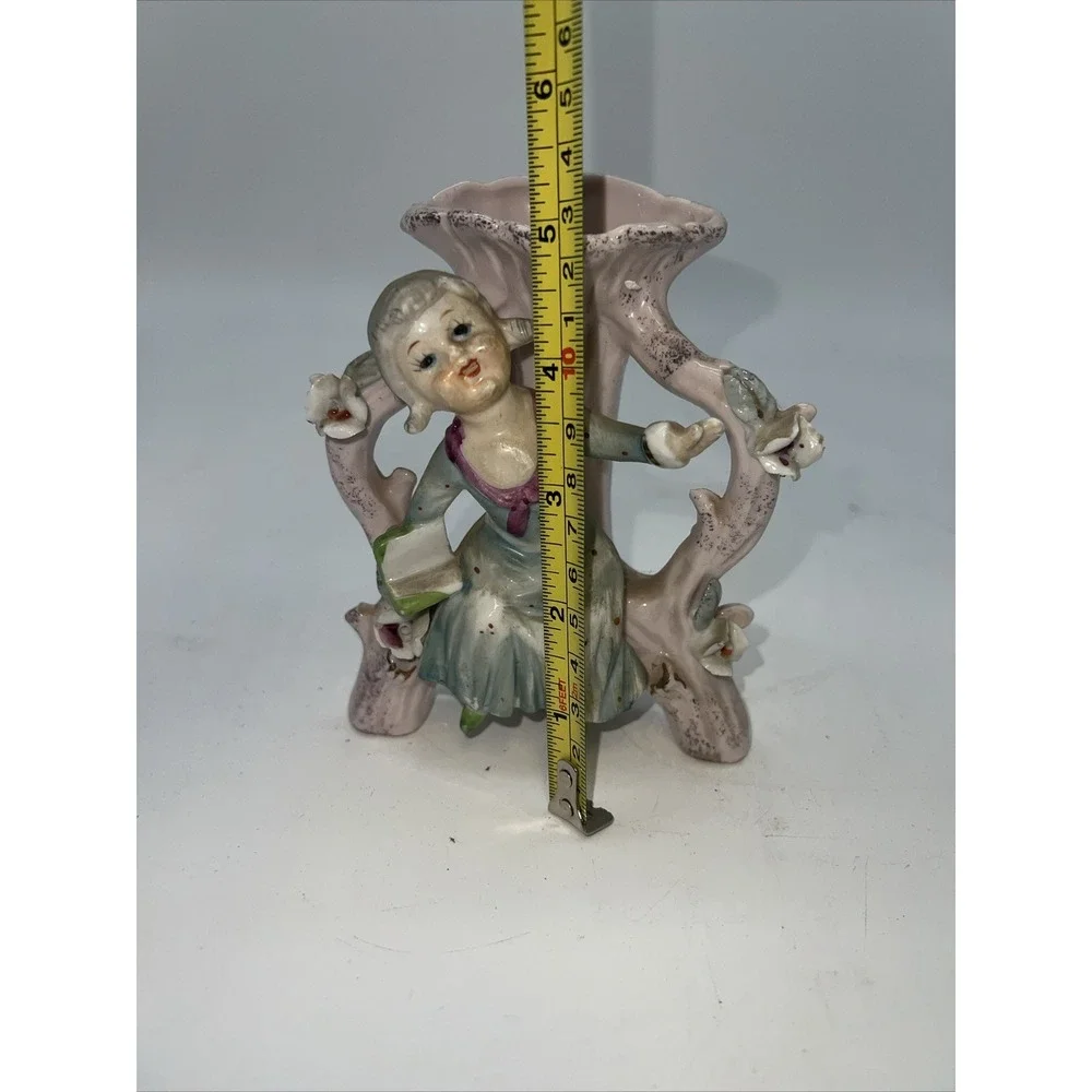 VINTAGE  PORCELAIN PINK GOLD TRIM VASE Victorian‎ Girl Reading Book